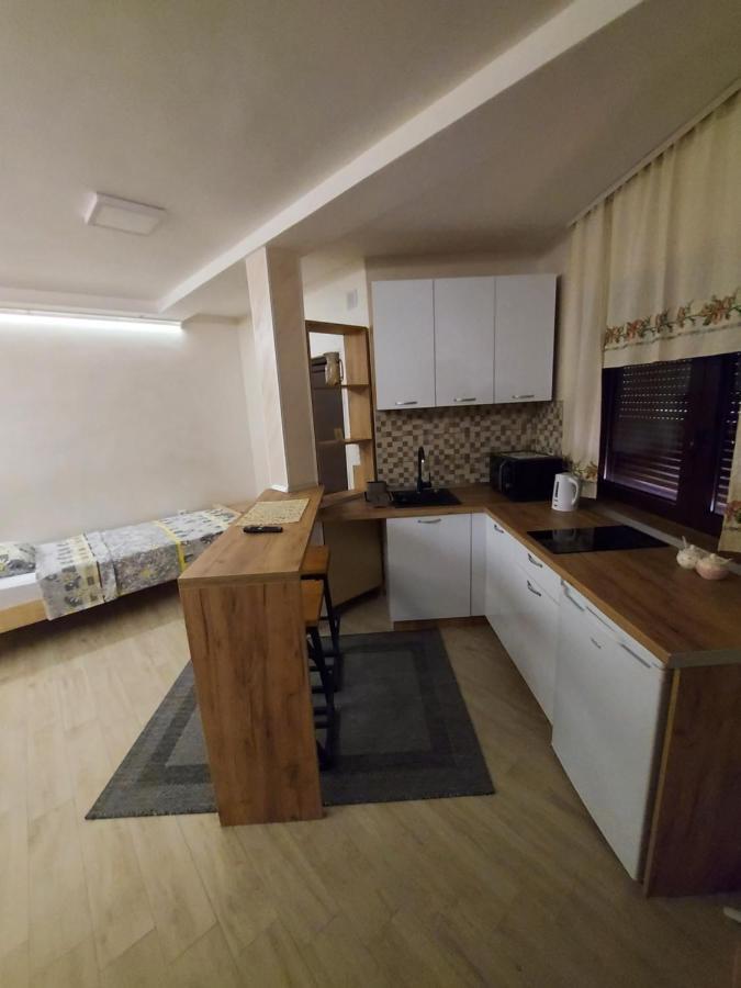 Stiv Apartmani Lukovo Ngoại thất bức ảnh